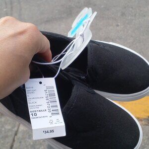 Kids shoes. Call me 6467618832 pick up brookkyn asking $30